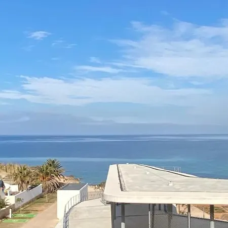 Bahia De San Antonio アパートホテル