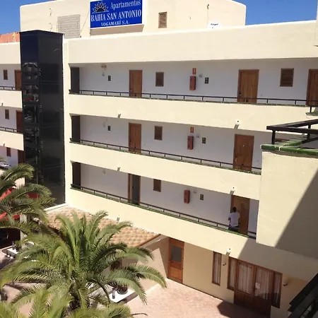 アパートホテル Bahia De San Antonio 2*