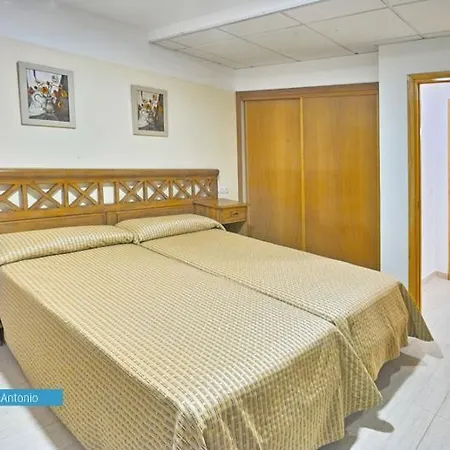 アパートホテル Bahia De San Antonio 2*